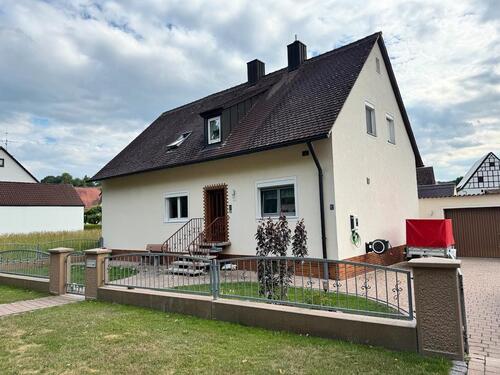 Foto - Familienidylle mit Pool und liebevoll gestaltetem Garten