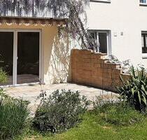 Helle, sanierte 3-Zi.-EG-Wohnung mit Terrasse & Garage in Hart - Memmingen