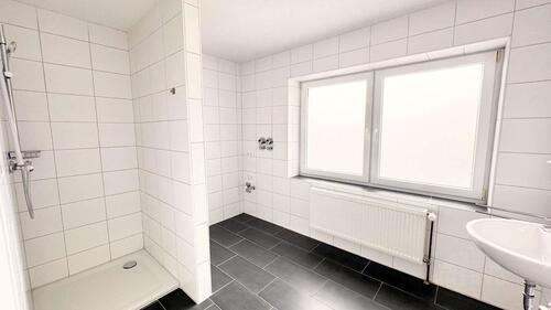 Foto - Helle 2-Zimmer-Wohnung mit Balkon & Gäste-WC in zentraler Lage von Friedeburg