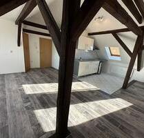 Charmante Dachgeschosswohnung mit Sichtbalken und offener Küche - Zerbst (Anhalt)