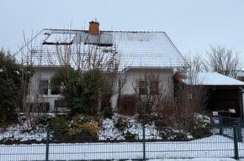 Foto - Attraktives, gepflegtes Einfamilienhaus mit Vollkeller, Carport