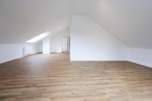 Foto - Dachgeschosswohnung mit Südbalkon, neuer EBK, Klima & Stellplatz