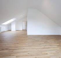 Dachgeschosswohnung mit Südbalkon, neuer EBK, Klima & Stellplatz - Moers Schwafheim