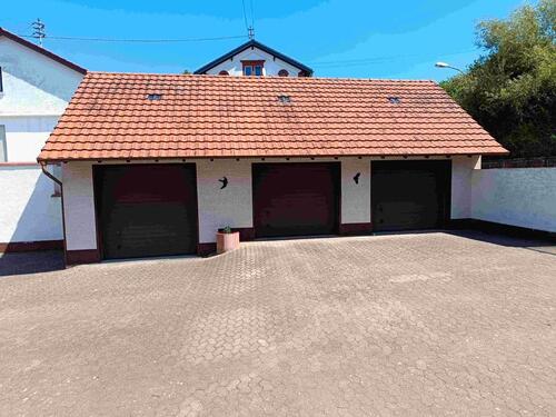 Foto - Gepflegtes Wohnhaus (175m²), Nebengebäude '3 Garagen', Scheune,