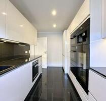 WG-geeignet und Balkon: 2-Zimmer-Wohnung mit luxuriöser Einbauküche - Rostock Hansaviertel