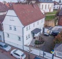 Charmantes großes Einfamilienhaus mit Hof - Altenstadt