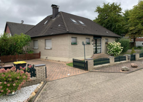 Foto - Freistehender Bungalow mit ausgebautem Dachgeschoss in Gerderath
