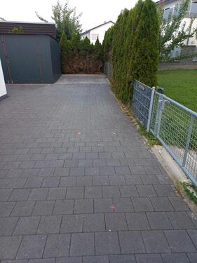 Foto - Stellplatz 12x4 m in Jungingen eingezäunt und gepflastert