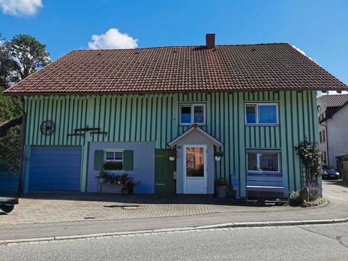 Foto - Kleines Bauernhaus mit großer Scheune und viel Potenzial