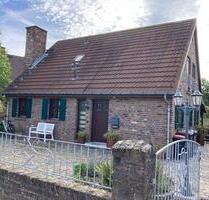 Charmantes Einfamilienhaus - 395.000,00&nbsp;EUR Kaufpreis, ca.&nbsp; 122,00&nbsp;m&sup2; in Aldenhoven (PLZ: 52457)