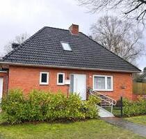Kernsaniertes Einfamilienhaus mit Wärmepumpe, Keller und Garage - Bredstedt