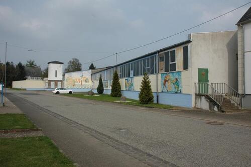 Foto - 2400 qm. 'Hallen sanierungsbedürftig' auf 4250 qm. Grundstück