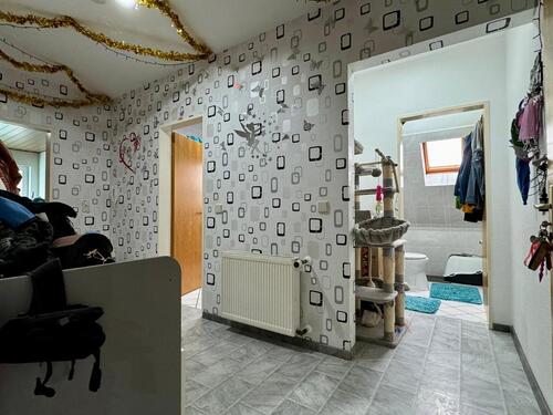 Foto - Helle 3-Zimmer-Dachwohnung (78 m² + Schwalbennest) in Glashütten