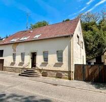 Großes Einfamilienhaus mit Nebengebäuden Innenhof und Garten - Lauterecken