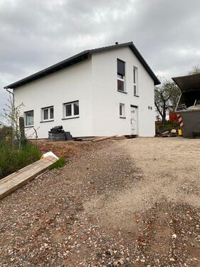 Foto - Modernes Einfamilienhaus mit Solar und Luftwärmepumpe