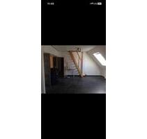 Empelde 3 Zimmer DG Wohnung mit Kamin - Ronnenberg