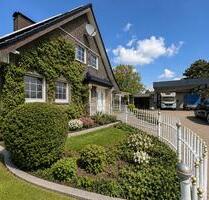 Auf 3200 QM -Freistehendes Einfamilienhaus mit Hallen, Garage, Carports - Voerde (Niederrhein) Auf 3200 QM -Freistehendes Einfamilienhaus mit Hallen, Garage, Carports - Voerde (Niederrhein)