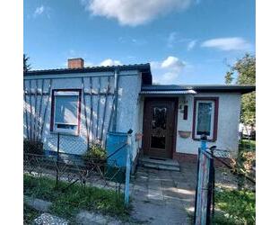 Doppelhaushälfte mit Ackerland - 149.000,00&nbsp;EUR Kaufpreis, ca.&nbsp; 98,00&nbsp;m&sup2; in Strasburg (Uckermark) (PLZ: 17335)