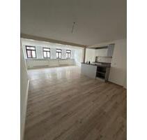 Frisch renovierte 3,5 Zimmer Wohnung mit Balkon und Einbauküche - Coburg