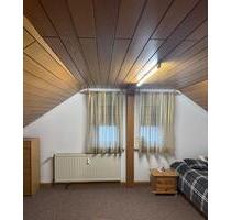 Schöne Dachgeschoss Wohnung in Bebra 2 ZKB mit Garage