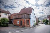 Foto - Großes Haus mit Scheune und Garagen in Mosbach-Lohrbach