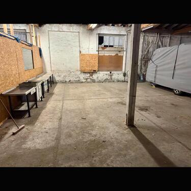 Foto - Stellplatz schrauberhalle Möbel