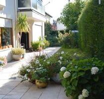 Große 4,5-Zi. EG-Whg. (mit Gäste-Hobbyraum, Terrasse u. Garten) - Leonberg