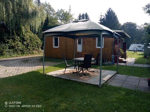 Foto - Holzhäuschen auf Campingplatz zu verkaufen