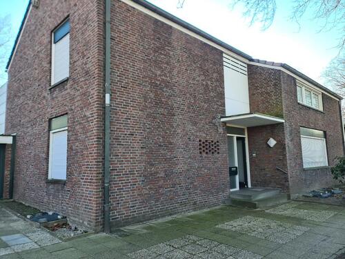 Foto - Doppelhaushälfte mit großem Garten und überlanger Garage