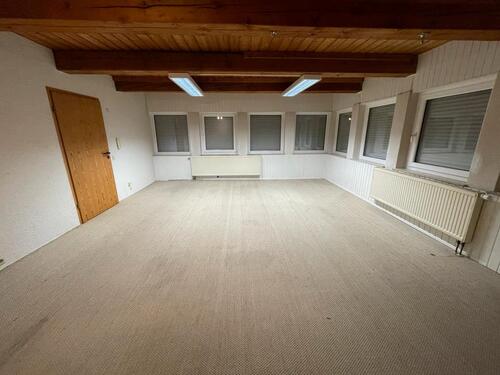Foto - Lagerraum mit Toilette - 350,00 EUR Kaltmiete, ca.  34,00 m²