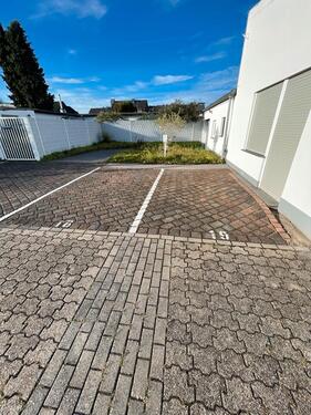 Foto - Stellplätze auf überwachtem und nachts abgeschlossenem Hof zu vermieten!