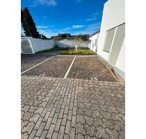 Stellplätze auf überwachtem und nachts abgeschlossenem Hof zu vermieten! - Kamp-Lintfort