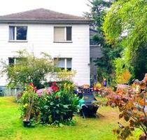 Großer Garten mit dreistöckigem Haus,Trabrennbahn Mariendorf Berl - Berlin Tempelhof-Schöneberg