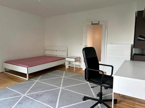 Foto - Großes möbliertes Zimmer mit Balkon & Parkblick frei ab 1. April