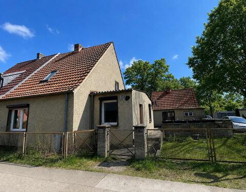 Foto - Siedlungshaus mit großem Grundstück & Baugenehmigung