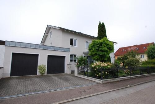 Foto - Helle 4,5-Zimmer-Wohnung mit Balkon und Garage in Wettstetten – ab sofort frei!