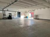 Foto - Große Lagerhalle mit Rolltor & Büro, Küche und Bad