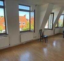 Schöne drei Zimmer Dach Etagenwohnung in Lehe, 82 Quadratmeter - Bremerhaven