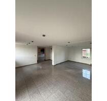 Modernisierte, ländlich gelegene 3 ZKB Erdgeschoss mit EBK - Lemgo