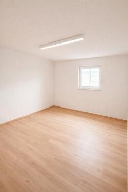 Foto - trockner, gepfleger Lagerraum in Roding zu vermieten!