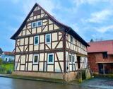Foto - Historisches Fachwerkgehöft mit großer Scheune und Nebengebäuden