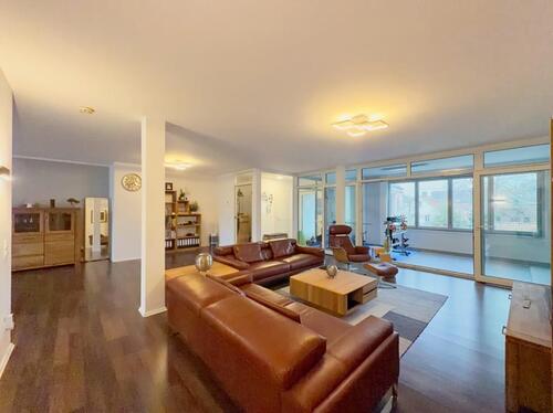 Foto - Moderne große Stadtwohnung mit Balkon und Loggia!