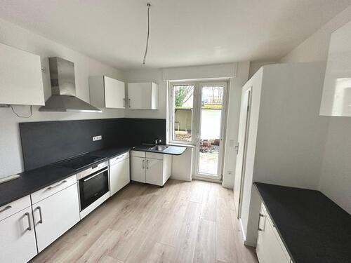 Foto - Renovierte 4-Zimmer Wohnung mit Einbauküche!