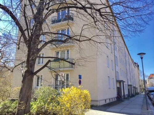 Foto - Striesen: Große 2-Zimmerwohnung mit Wannenbad!