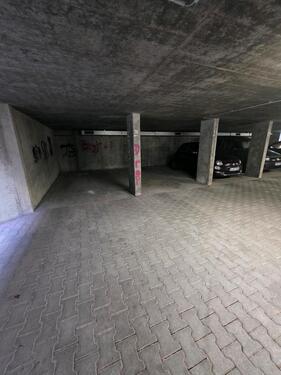 Foto - Tiefgaragenstellplstz - 120,00 EUR Miete,