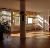 Wunderschöner, lichtdurchfluteter Kursraum - Offenburg