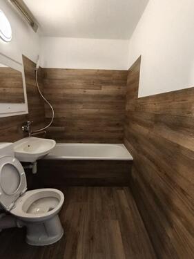 Foto - Bad neu gestaltet bei für Sie neu renovierter Wohnung im 2.Obergeschoss