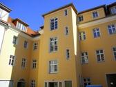 Foto - Ab Mitte Mai 2026: 2-Zimmer-Wohnung mit separater Küche & Bad mit Wanne * PKW-Stellplatz möglich