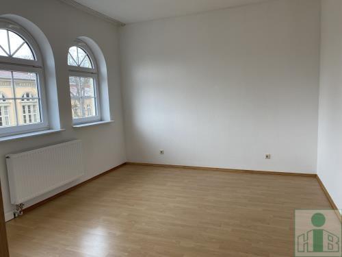 Foto - Schöne, geräumige 2-Raum-Dachgeschosswohnung auf der Bahnhofstraße zu vermieten!