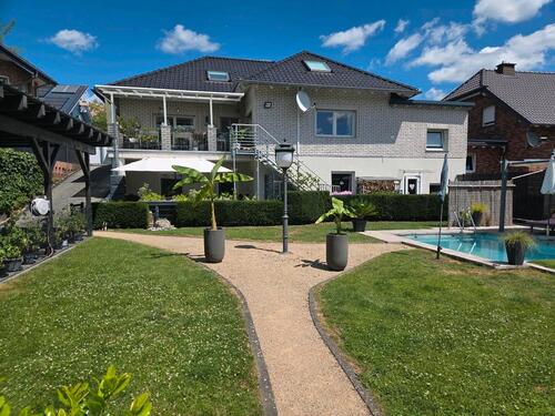 Foto - Mehrgenerationen- oder Mehfamilienhaus mit Pool und Weitblick